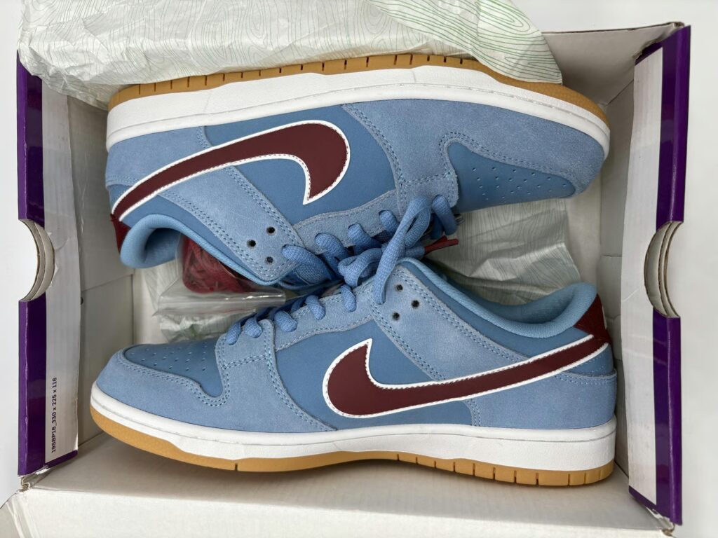 Nike SB Dunk Low ‘Philadelphia Phillies’ Review: Baseball-Inspired Streetwear Perfection Nike SB Dunk Low ‘Philadelphia Phillies’ Review: Baseball-Inspired Streetwear Perfection
