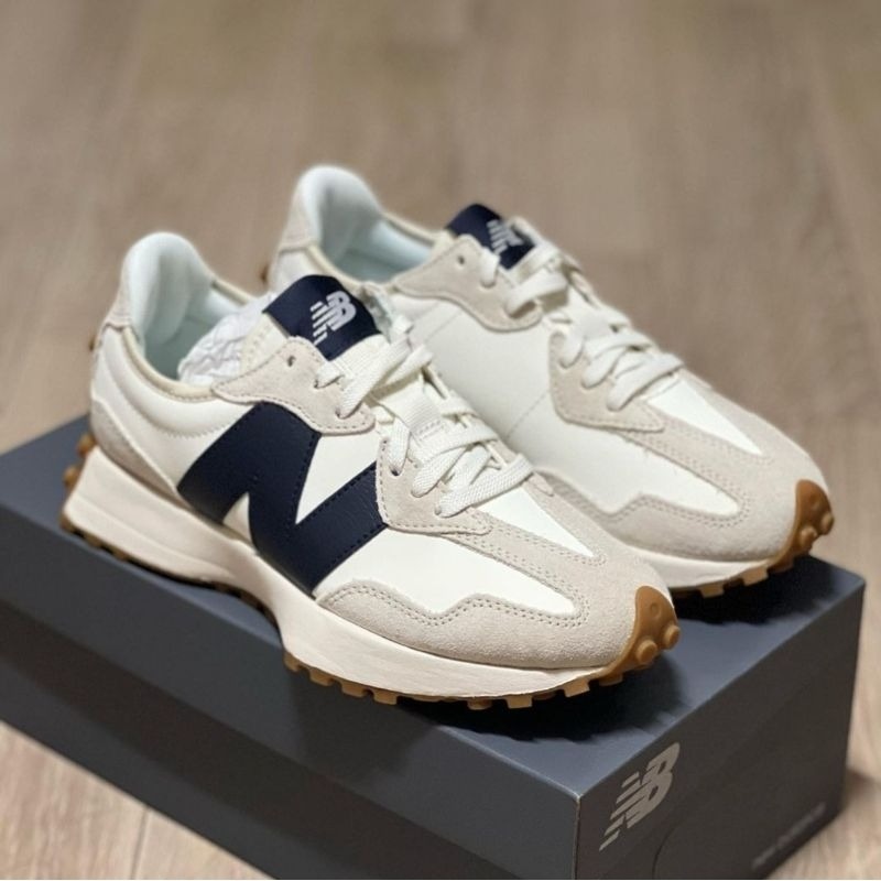 New Balance 327 ‘Moonbeam Outerspace’ Review: Retro Charm Meets Modern Minimalism New Balance 327 ‘Moonbeam Outerspace’ Review: Retro Charm Meets Modern Minimalism