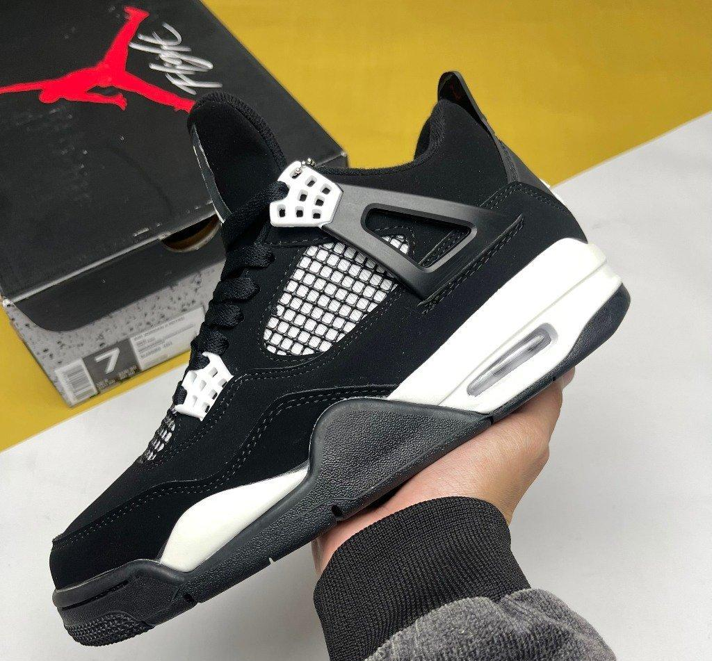 Air Jordan 4 Retro ‘White Thunder’ Review: Classic Contrast with Monochrome Fire