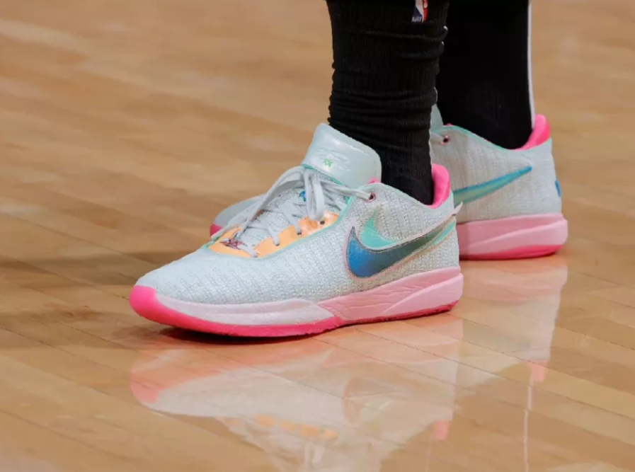 Nike LeBron 20 EP ‘Time Machine’ Review: Futuristic Performance Wrapped in Neon Vibes