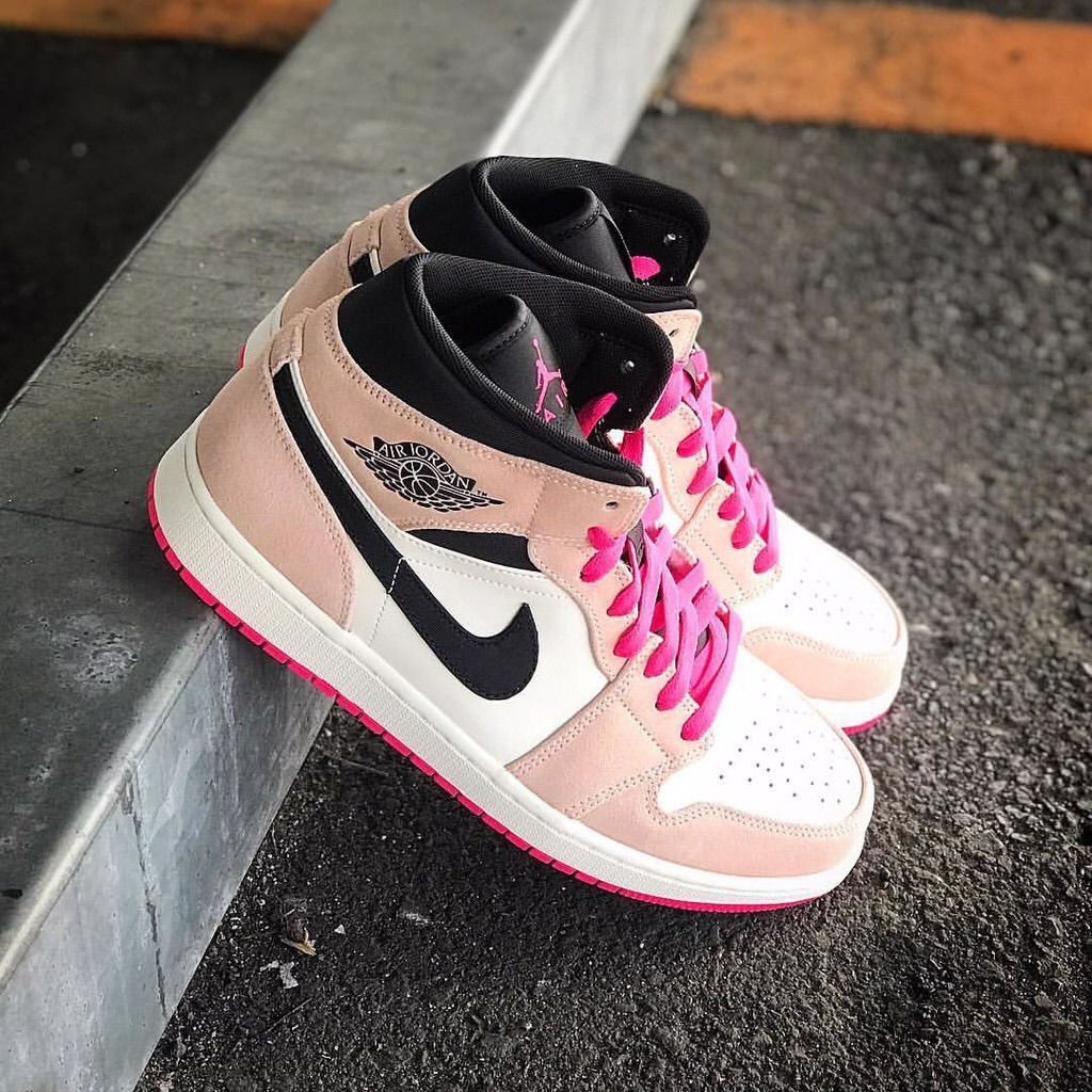 Air Jordan 1 Mid SE ‘Crimson Tint’ Review: A Fresh Twist on a Timeless Icon
