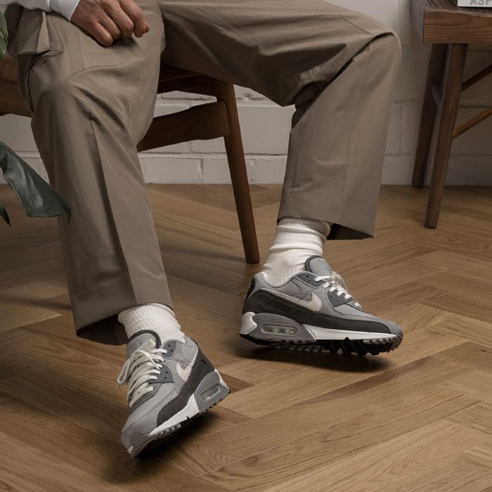 Nike Air Max 90 Premium ‘Light Smoke Grey’ Review: Timeless Neutral for Everyday Style