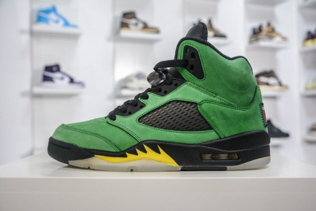Air Jordan 5 Retro SE ‘Oregon’ Review: Bold School Spirit in a Stylish Sneaker Air Jordan 5 Retro SE ‘Oregon’ Review: Bold School Spirit in a Stylish Sneaker