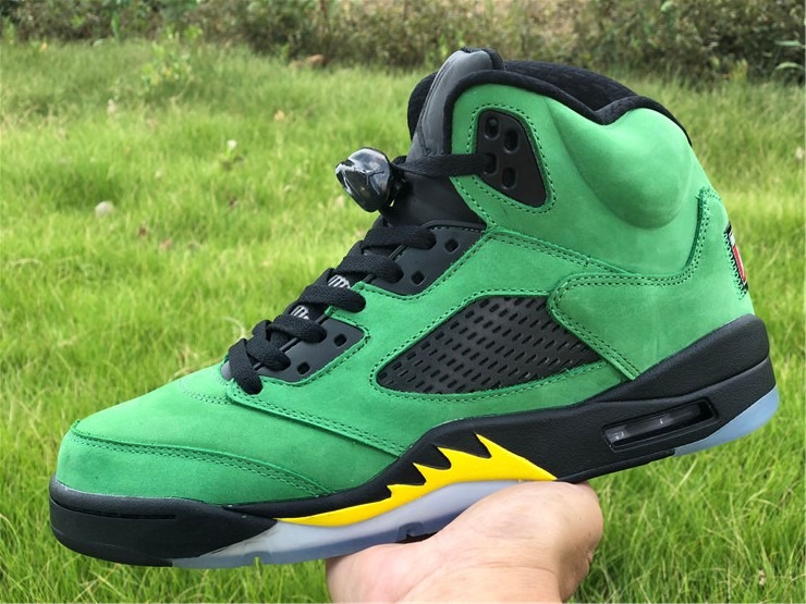 Air Jordan 5 Retro SE ‘Oregon’ Review: Bold School Spirit in a Stylish Sneaker Air Jordan 5 Retro SE ‘Oregon’ Review: Bold School Spirit in a Stylish Sneaker
