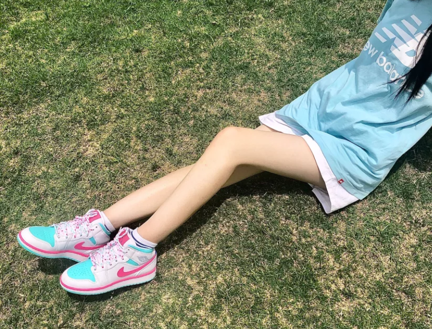(GS) Air Jordan 1 Mid ‘Digital Pink’ Review: Bold, Bright, and Built for Style