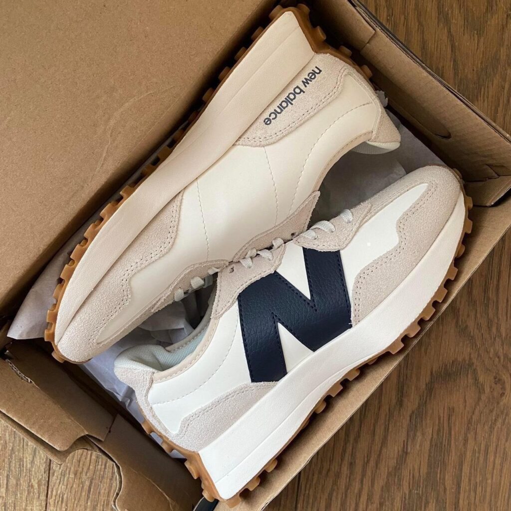 New Balance 327 ‘Moonbeam Outerspace’ Review: Retro Charm Meets Modern Minimalism New Balance 327 ‘Moonbeam Outerspace’ Review: Retro Charm Meets Modern Minimalism
