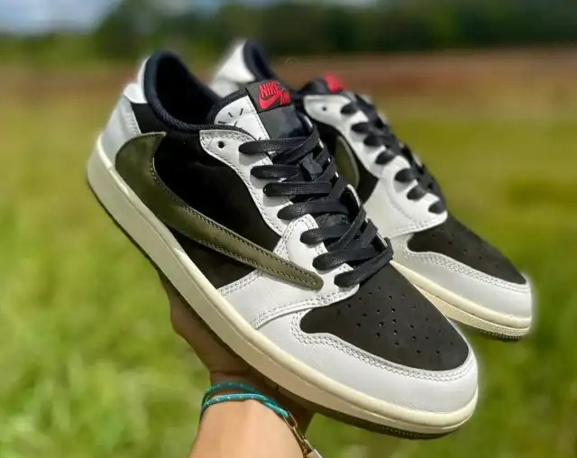 (WMNS) Air Jordan 1 Retro Low OG SP x Travis Scott ‘Medium Olive’ Review: Earth-Toned Luxury in a Legendary Collaboration