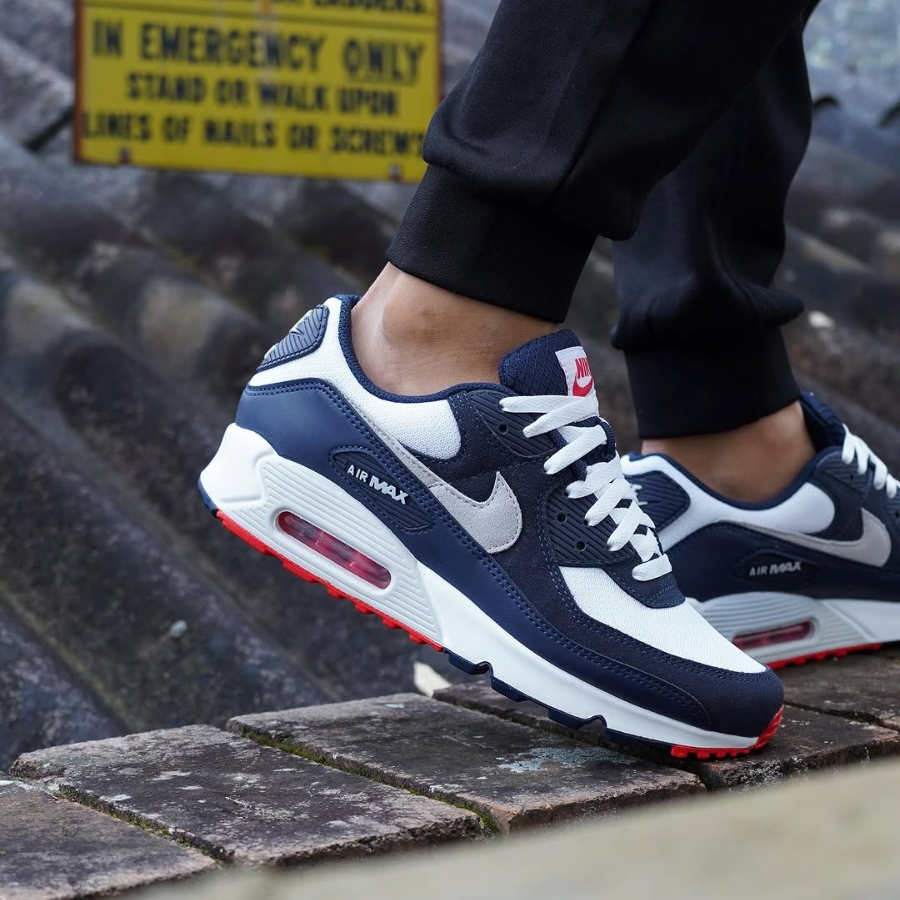 Nike Air Max 90 ‘Navy Crimson’ Review: Retro Runner with Bold Contrast