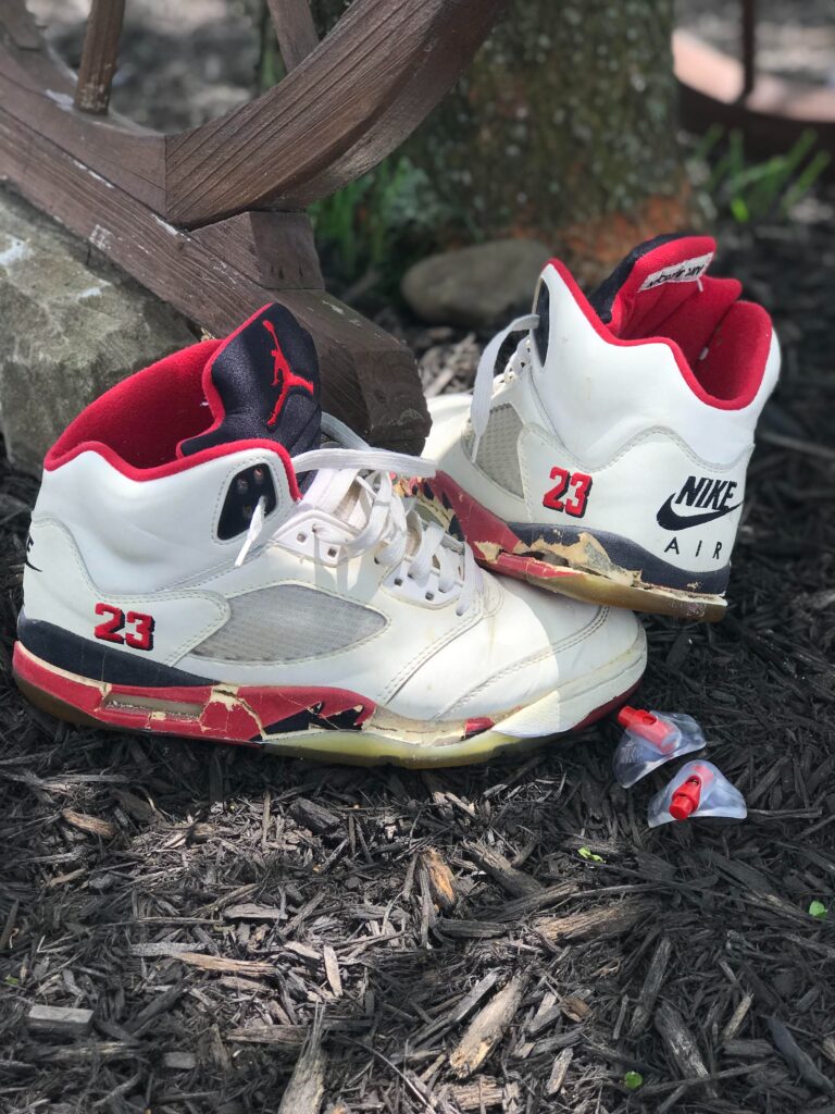 (GS) Air Jordan 5 Retro ‘Fire Red Black Tongue’ 2013 Review: A Fiery Classic for the Next Generation (GS) Air Jordan 5 Retro ‘Fire Red Black Tongue’ 2013 Review: A Fiery Classic for the Next Generation