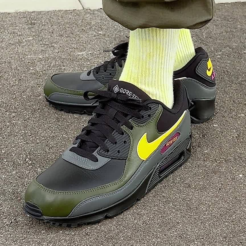 Nike Air Max 90 GORE-TEX ‘Tour Yellow Cargo Khaki’ Review: All-Weather Utility Meets Street Style Nike Air Max 90 GORE-TEX ‘Tour Yellow Cargo Khaki’ Review: All-Weather Utility Meets Street Style