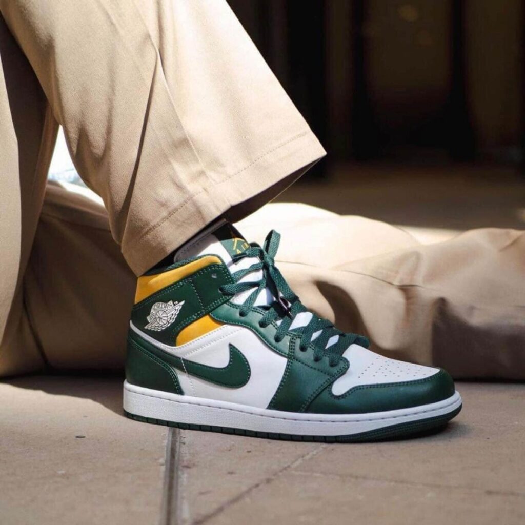 (GS) Air Jordan 1 Mid ‘Sonics’ Review: Youth Energy Meets Classic Jordan Vibes