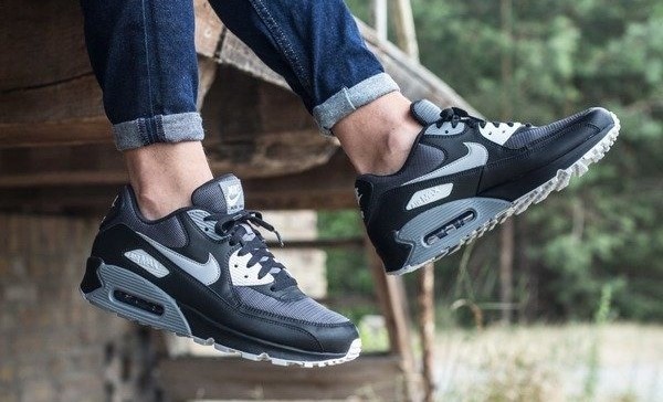 Nike Air Max 90 Essential ‘Black’ Review: Timeless Monochrome Style With Everyday Comfort