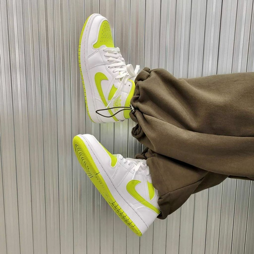 (WMNS) Air Jordan 1 Mid ‘White Lime’ Review: A Fresh and Feminine Take on a Classic