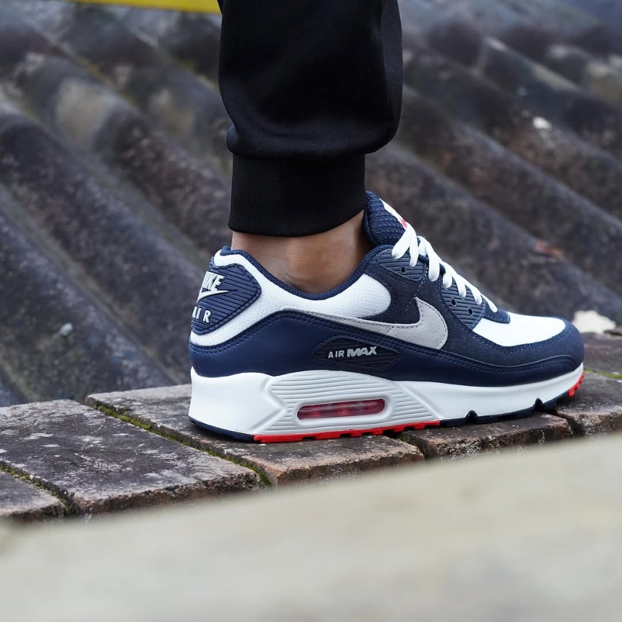 Nike Air Max 90 ‘Navy Crimson’ Review: Retro Runner with Bold Contrast