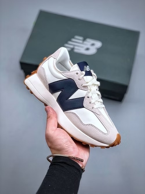 New Balance 327 ‘Moonbeam Outerspace’ Review: Retro Charm Meets Modern Minimalism