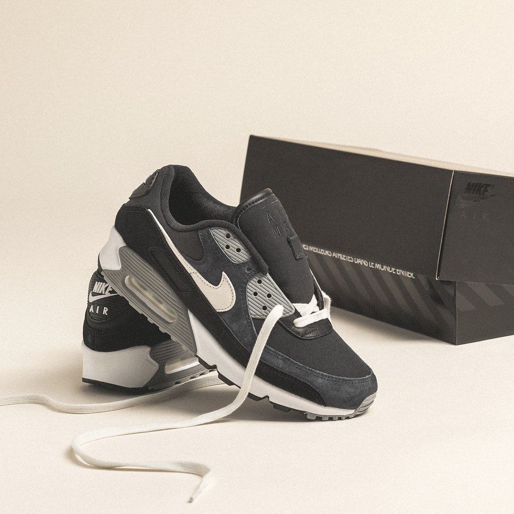 Nike Air Max 90 Premium ‘Off-Noir Particle Grey’ Review: Elevated Neutrals for Everyday Style Nike Air Max 90 Premium ‘Off-Noir Particle Grey’ Review: Elevated Neutrals for Everyday Style