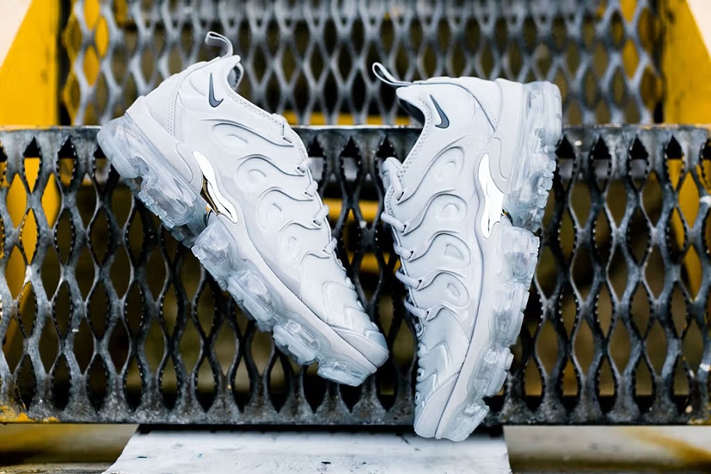 Nike Air VaporMax Plus ‘Light Wolf Grey’ Review: Sleek Tech Meets Tonal Style