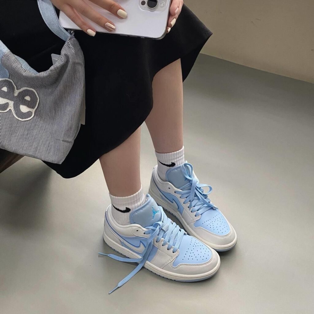 (WMNS) Air Jordan 1 Low SE ‘Reverse Ice Blue’ Review: A Cool-Toned Classic for Everyday Elegance (WMNS) Air Jordan 1 Low SE ‘Reverse Ice Blue’ Review: A Cool-Toned Classic for Everyday Elegance