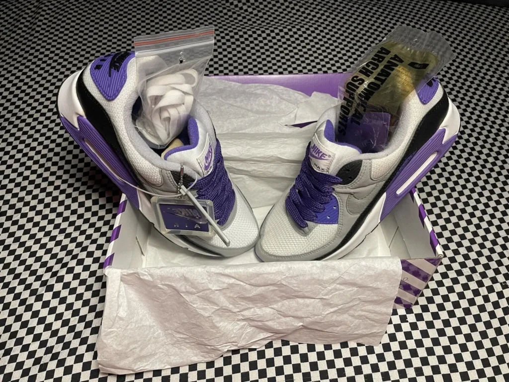 Nike Air Max 90 ‘Hyper Grape’ Review: Bold Throwback Colors With Classic Comfort Nike Air Max 90 ‘Hyper Grape’ Review: Bold Throwback Colors With Classic Comfort