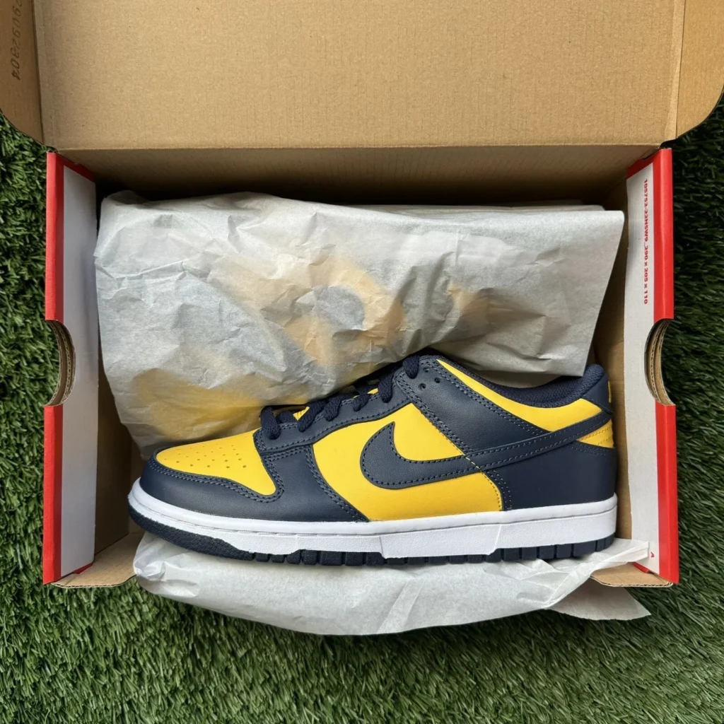 (GS) Nike Dunk Low ‘Michigan’ 2021 Review: Varsity Heritage for the Next Generation (GS) Nike Dunk Low ‘Michigan’ 2021 Review: Varsity Heritage for the Next Generation