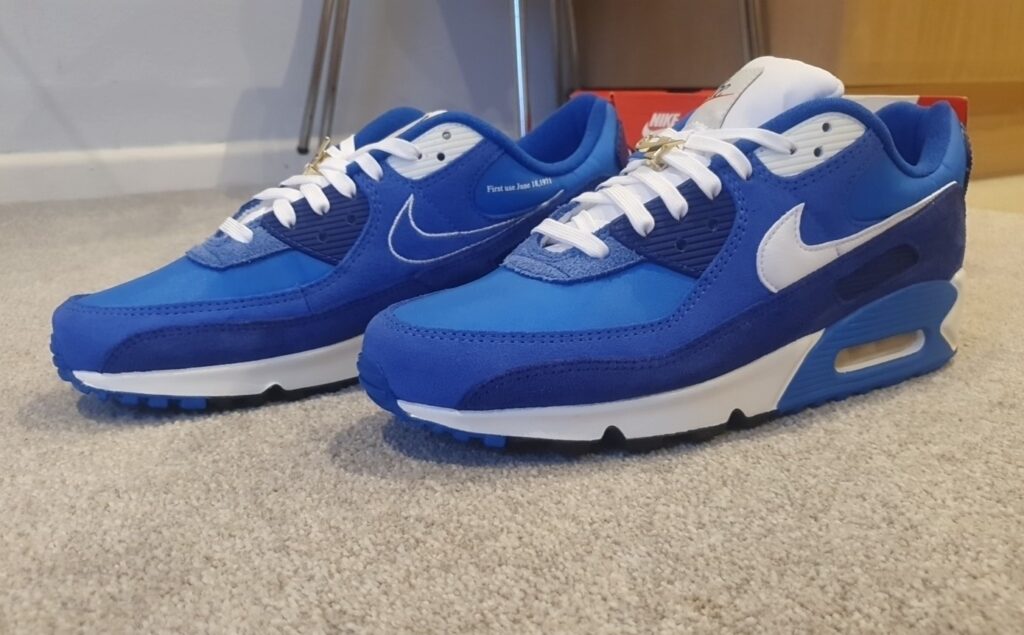 Nike Air Max 90 SE ‘First Use Pack – Signal Blue’ Review: A Vibrant Homage to Swoosh History
