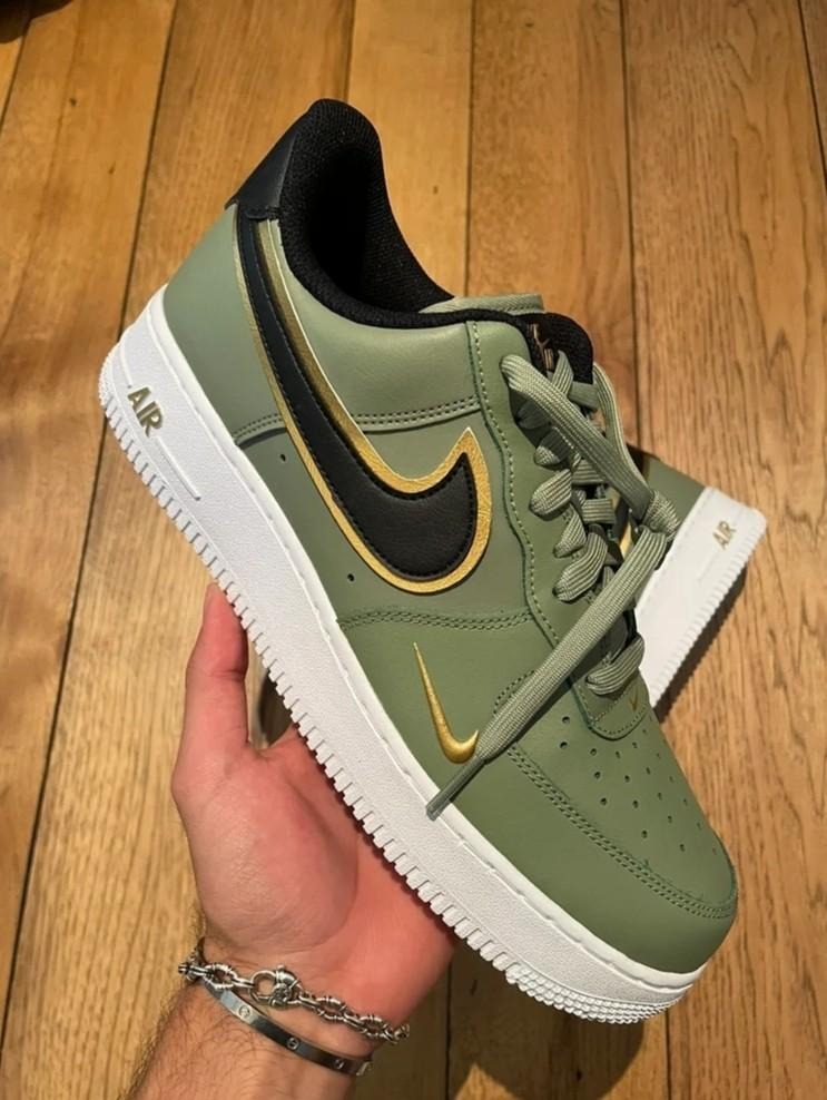 Nike Air Force 1 ’07 LV8 ‘Metallic Swoosh Pack – Oil Green’ Review: Classic Court Style with a Futuristic Edge Nike Air Force 1 ’07 LV8 ‘Metallic Swoosh Pack – Oil Green’ Review: Classic Court Style with a Futuristic Edge
