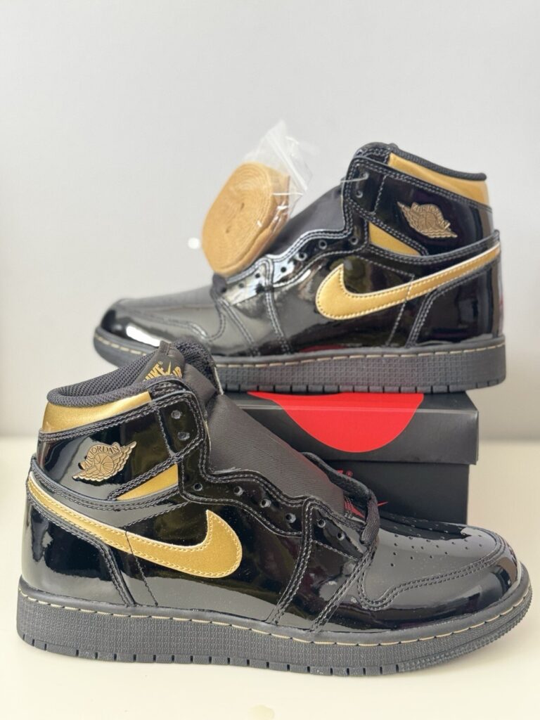 (GS) Air Jordan 1 Retro High OG ‘Black Metallic Gold’ Review: Glossy Glam Meets Jordan Legacy