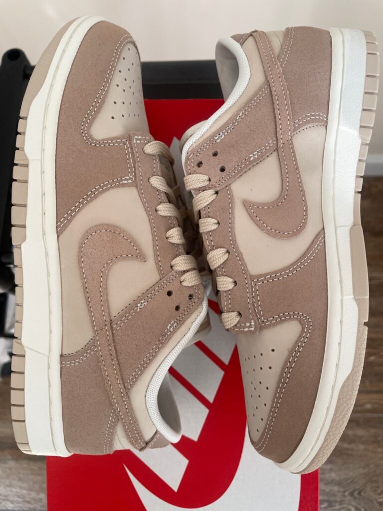 (WMNS) Nike Dunk Low SE ‘Sand Drift’ Review: Neutral Perfection with Premium Feel (WMNS) Nike Dunk Low SE ‘Sand Drift’ Review: Neutral Perfection with Premium Feel