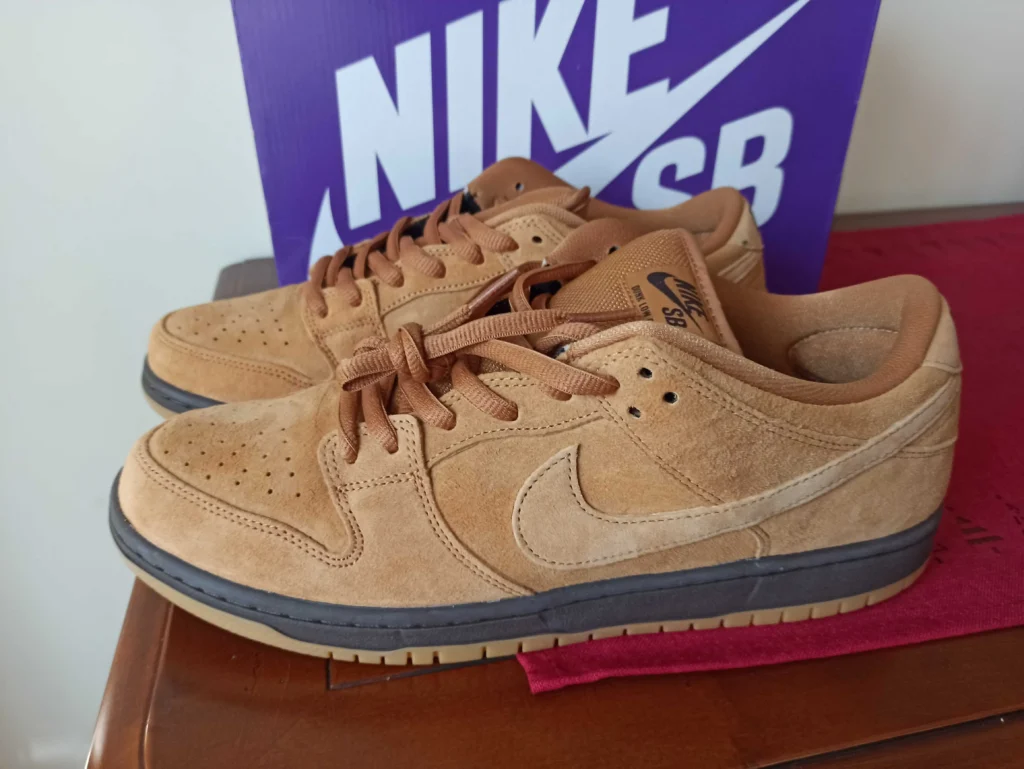 Nike SB Dunk Low Pro ‘Wheat Mocha’ Review: Autumn-Toned Perfection in a Skate-Ready Package Nike SB Dunk Low Pro ‘Wheat Mocha’ Review: Autumn-Toned Perfection in a Skate-Ready Package