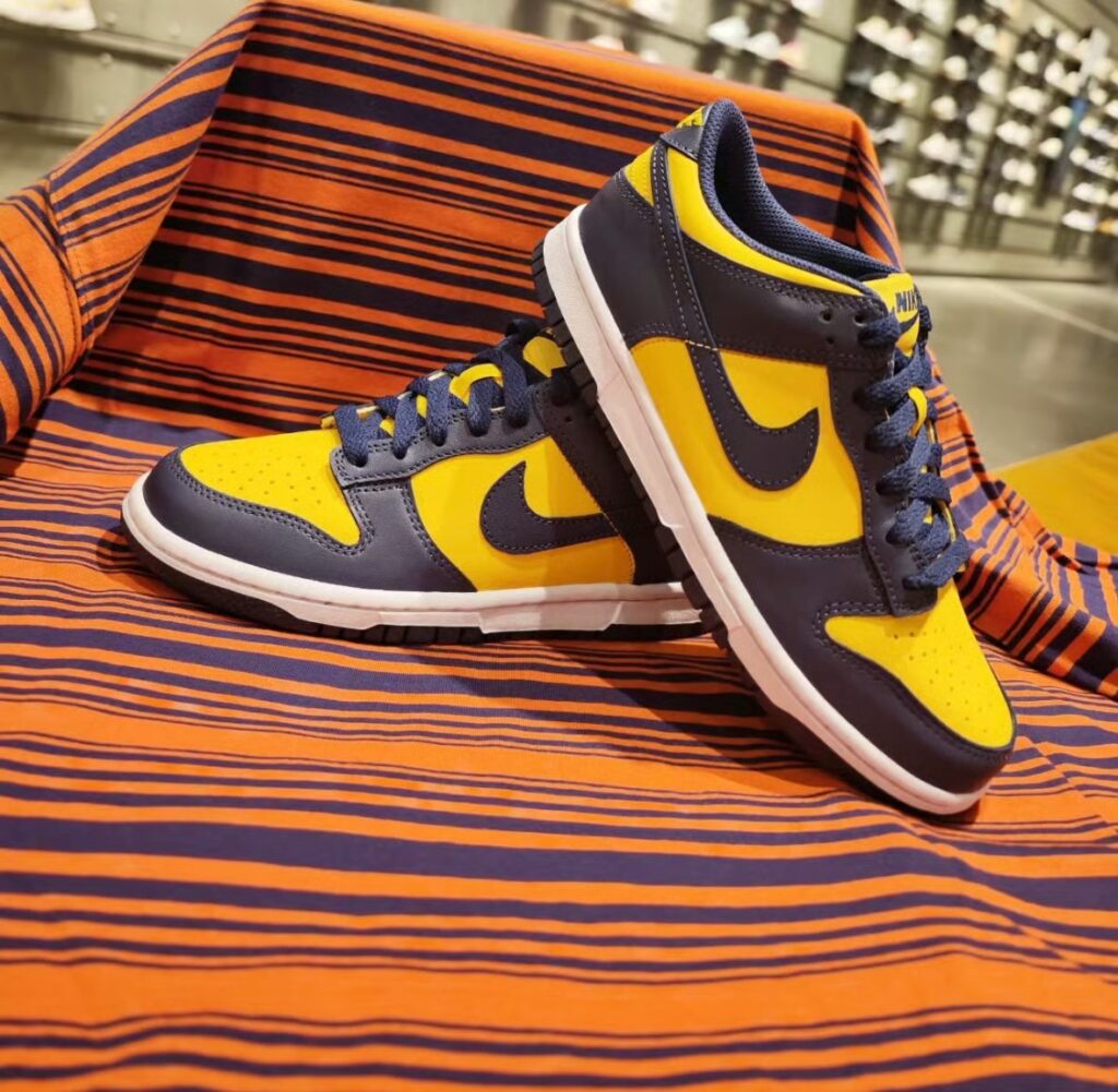 (GS) Nike Dunk Low ‘Michigan’ 2021 Review: Varsity Heritage for the Next Generation (GS) Nike Dunk Low ‘Michigan’ 2021 Review: Varsity Heritage for the Next Generation