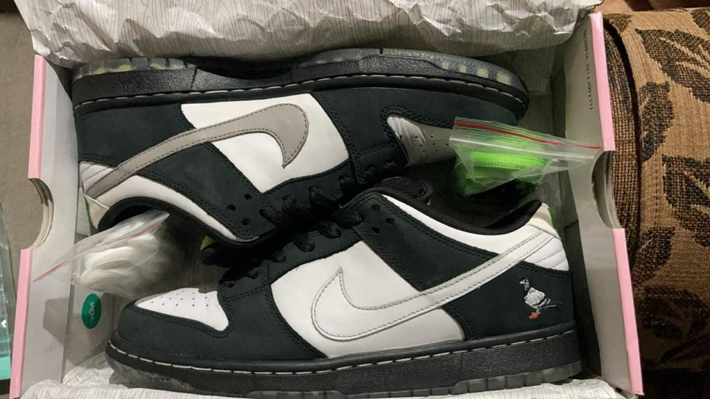 Nike SB Dunk Low ‘Panda Pigeon’ Review: A Monochrome Masterpiece with Controversial Legacy Nike SB Dunk Low ‘Panda Pigeon’ Review: A Monochrome Masterpiece with Controversial Legacy