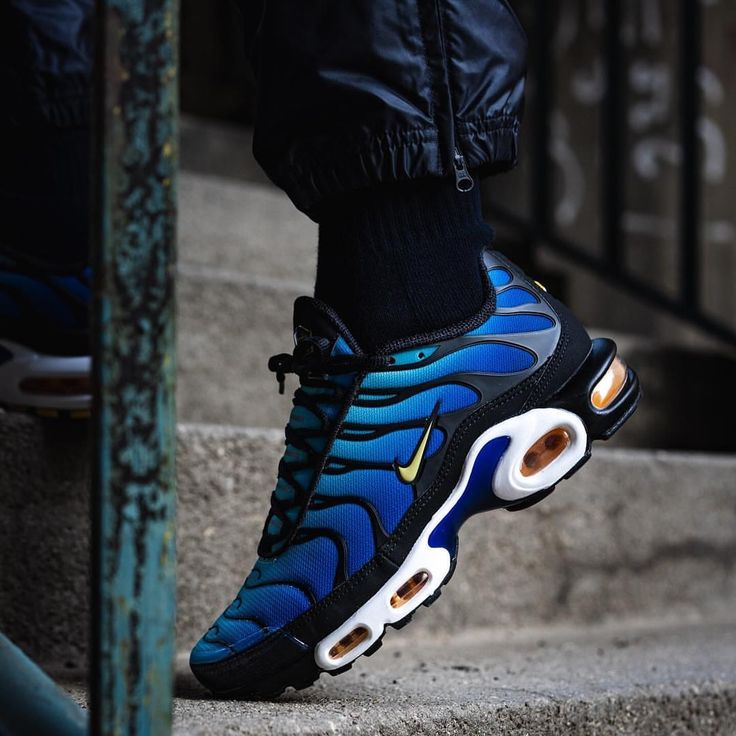 Nike Air Max Plus ‘Hyper Blue’ 2018 Review: A Flame-Inspired Icon Returns in Full Force Nike Air Max Plus ‘Hyper Blue’ 2018 Review: A Flame-Inspired Icon Returns in Full Force