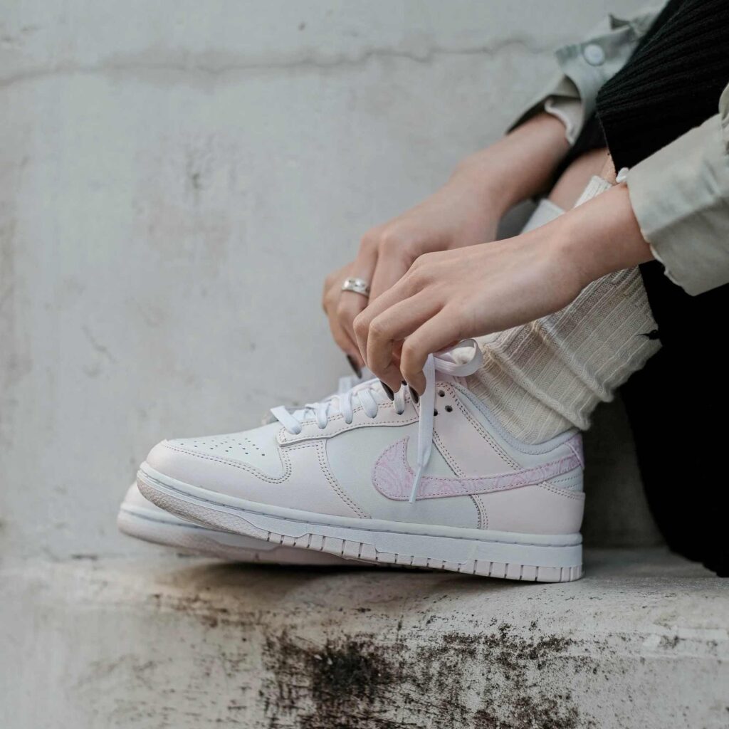 Nike Dunk Low ‘Pink Paisley’ Review: Feminine Flair Meets Streetwear Legacy Nike Dunk Low ‘Pink Paisley’ Review: Feminine Flair Meets Streetwear Legacy
