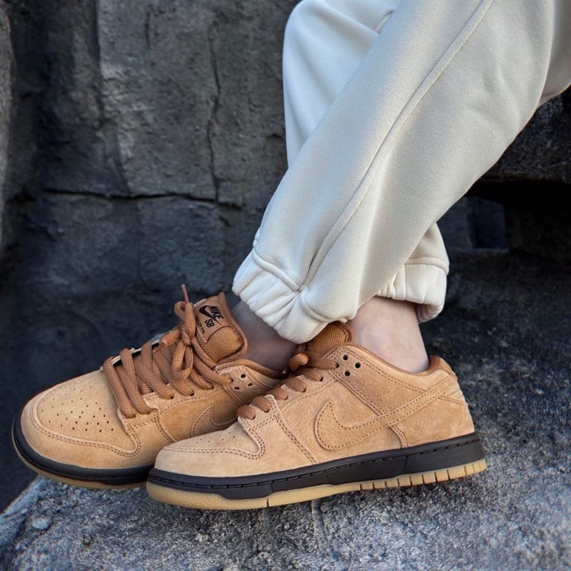 Nike SB Dunk Low Pro ‘Wheat Mocha’ Review: Autumn-Toned Perfection in a Skate-Ready Package Nike SB Dunk Low Pro ‘Wheat Mocha’ Review: Autumn-Toned Perfection in a Skate-Ready Package