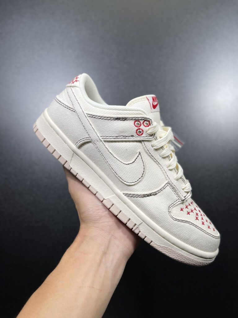 Nike Dunk Low ‘Light Orewood Brown Sashiko’ Review: Craft Meets Culture in a Modern Classic Nike Dunk Low ‘Light Orewood Brown Sashiko’ Review: Craft Meets Culture in a Modern Classic