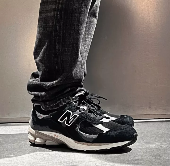 New Balance 2002R ‘Protection Pack – Black Grey’ Review: Deconstructed Elegance Meets Performance Heritage New Balance 2002R ‘Protection Pack – Black Grey’ Review: Deconstructed Elegance Meets Performance Heritage