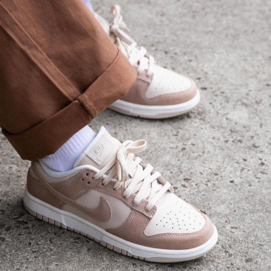 (WMNS) Nike Dunk Low SE ‘Sand Drift’ Review: Neutral Perfection with Premium Feel (WMNS) Nike Dunk Low SE ‘Sand Drift’ Review: Neutral Perfection with Premium Feel