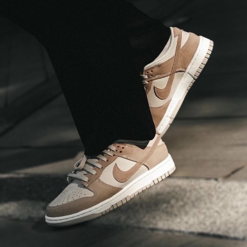(WMNS) Nike Dunk Low SE ‘Sand Drift’ Review: Neutral Perfection with Premium Feel (WMNS) Nike Dunk Low SE ‘Sand Drift’ Review: Neutral Perfection with Premium Feel