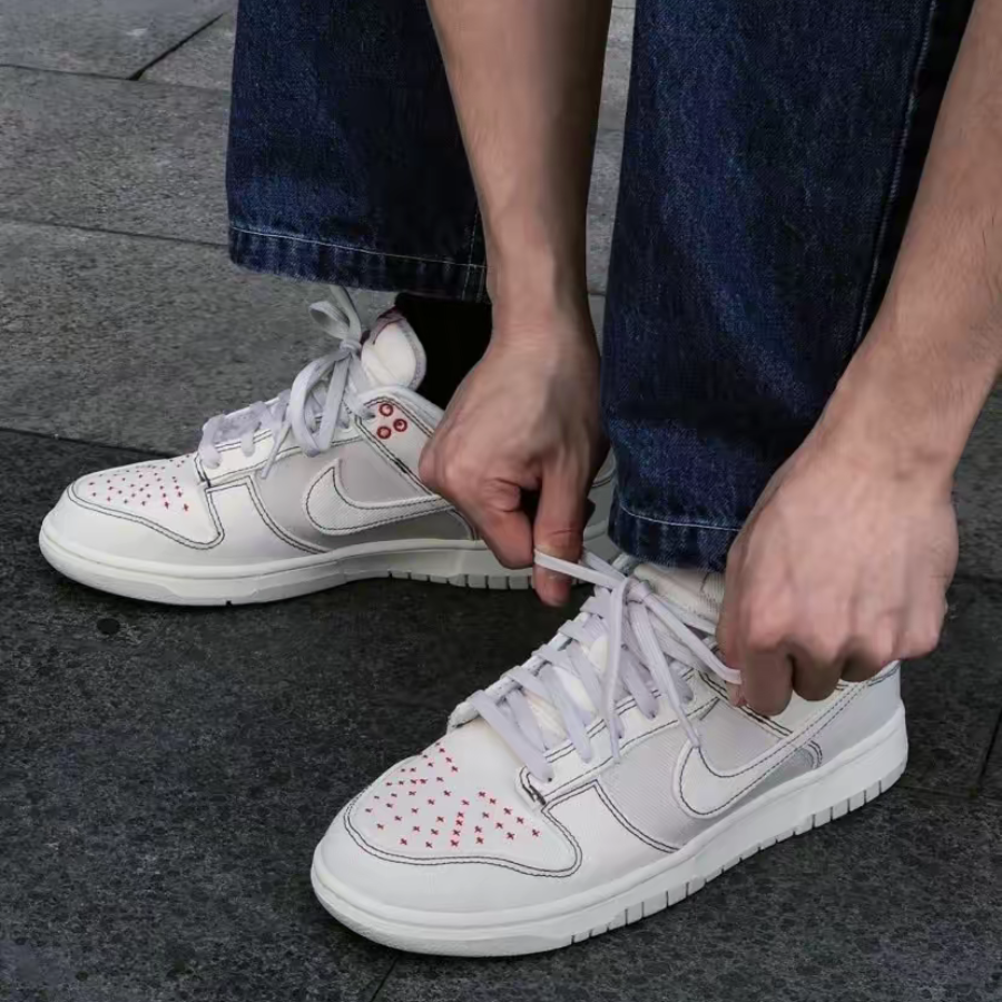Nike Dunk Low ‘Light Orewood Brown Sashiko’ Review: Craft Meets Culture in a Modern Classic Nike Dunk Low ‘Light Orewood Brown Sashiko’ Review: Craft Meets Culture in a Modern Classic