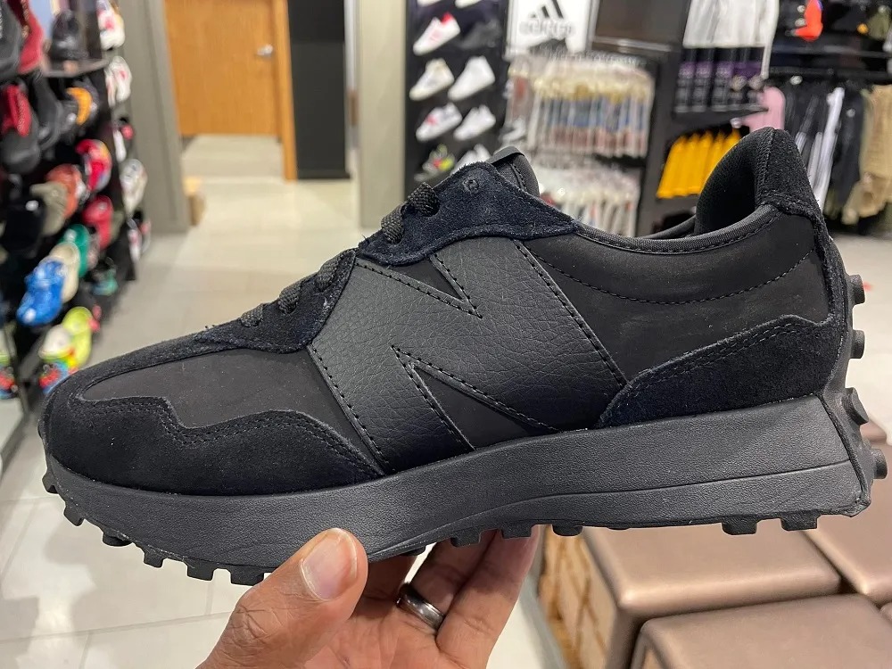 New Balance 327 ‘Black’ Review: Sleek Minimalism with a Retro Punch New Balance 327 ‘Black’ Review: Sleek Minimalism with a Retro Punch